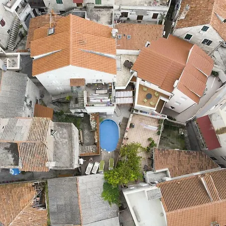 Family Friendly With A Swimming Pool - 17338 سبليت